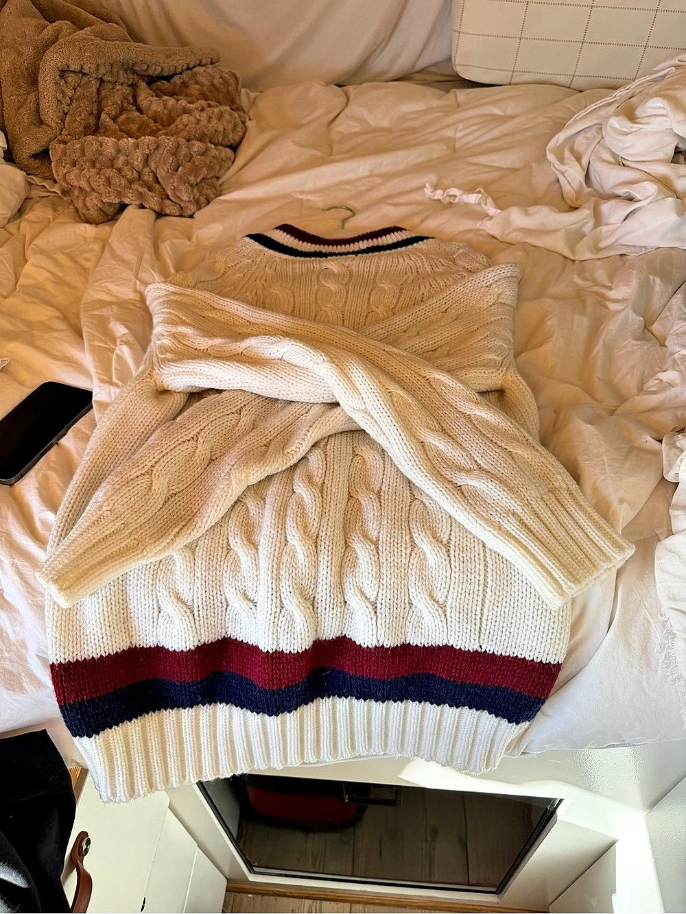 VTG 80s Izod Lacoste 100% Acrylic Cricket Sweater Deep V-Neck Size L - Picture 5 of 17